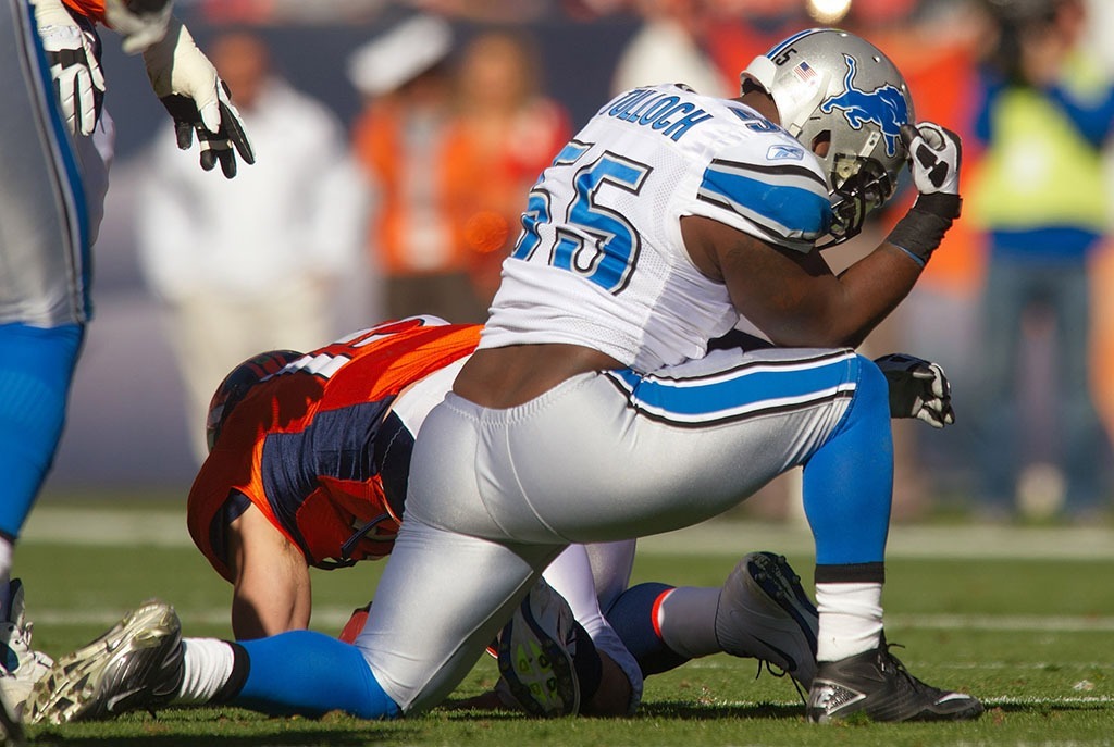 Broncos, Tebow have hands full with Suh on prowl